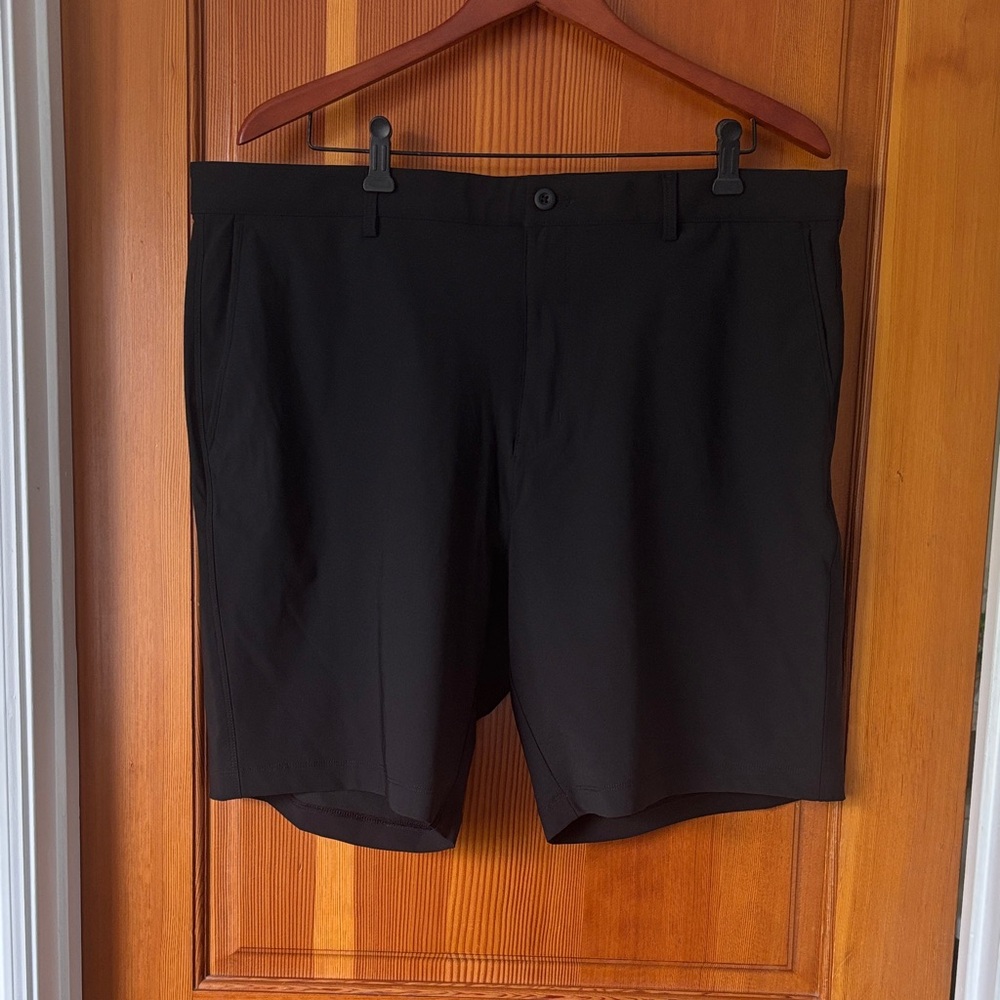 NWT Greg Norman Men's Black Short, Black color, size 38